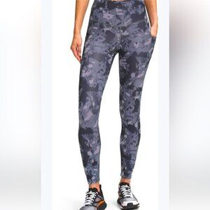 JOE FRESH CAMOUFLAGE ACTIVEWEAR LEGGINGS IN DARK AND LIGHT GRAY IN SIZE LARGE